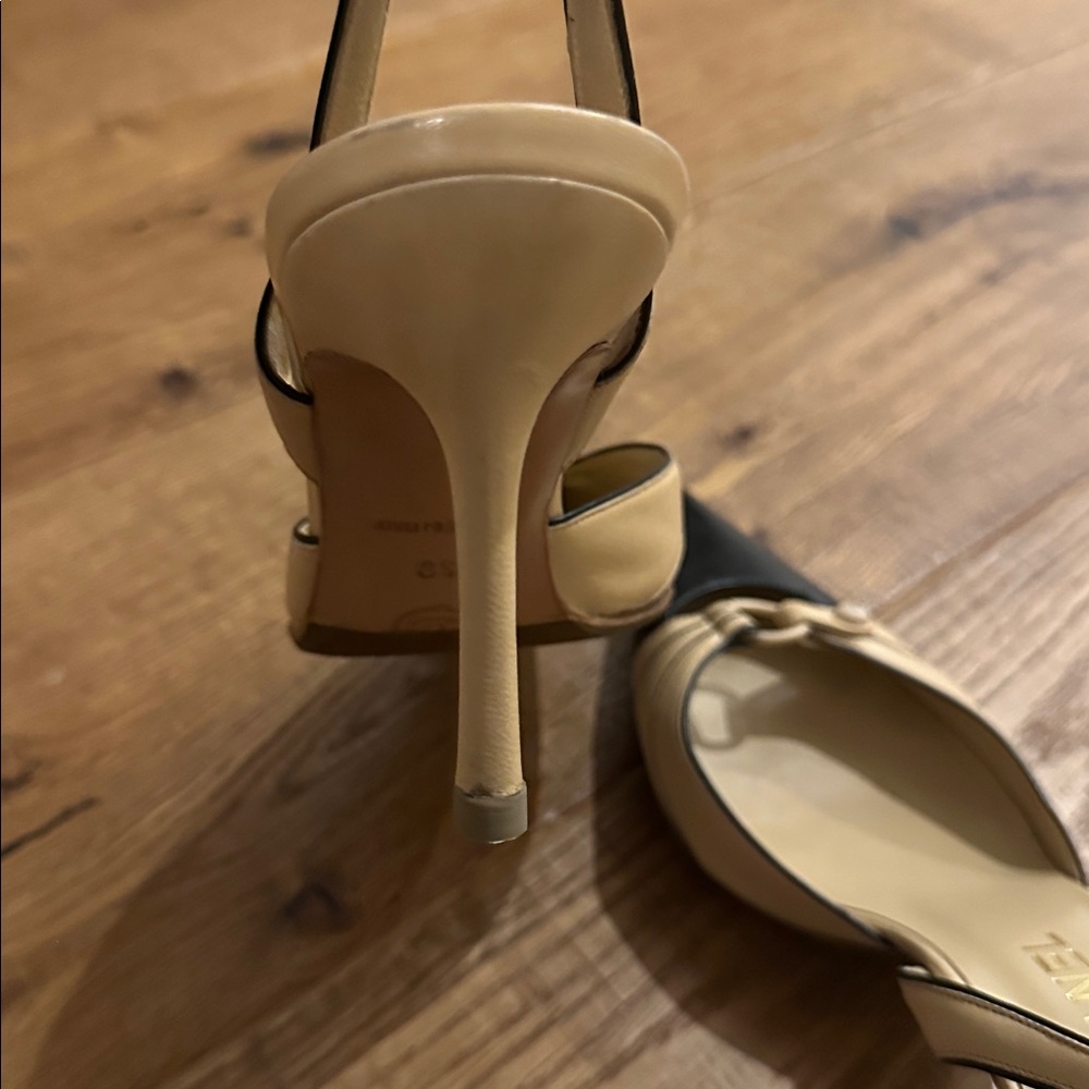 CHANEL Vintage Two-Tone Black and Cream Heels 39 - Picture 8 of 12